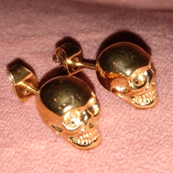 3D Gold Skull Post Earrings Statement Stud Gothic Metal Biker Small Punk Skulls - Picture 6 of 12